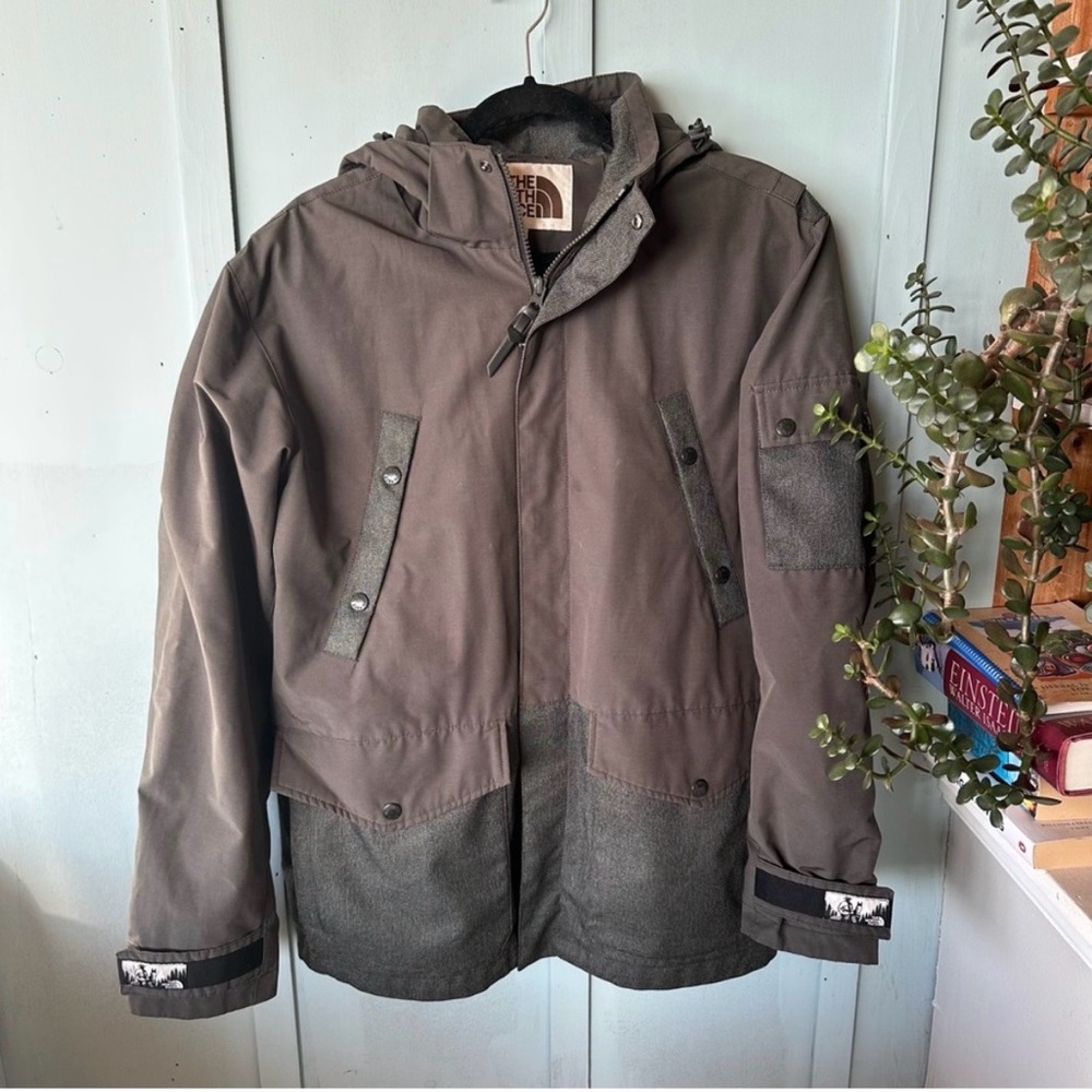 The North Face Hooded Waterproof Ski/Snowboard Jacket